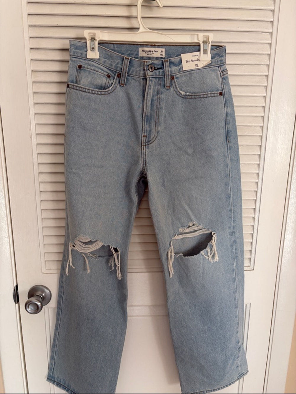 Abercrombie & Fitch Light Blue mid rise slouchy 26S